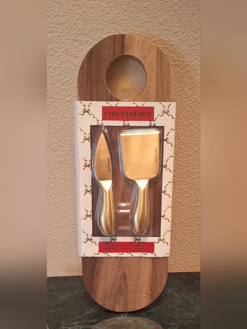 Acacia Wood Serving Board & Gold Tone Knife Spreader Set.  By Entertainer.